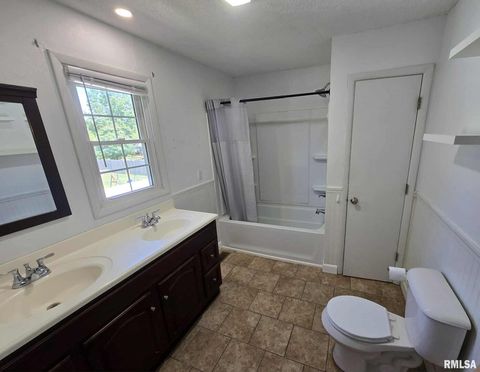 Tiny photo for 108 MOCKINGBIRD Lane, Woodlawn, IL 62898 (MLS # EB459711)