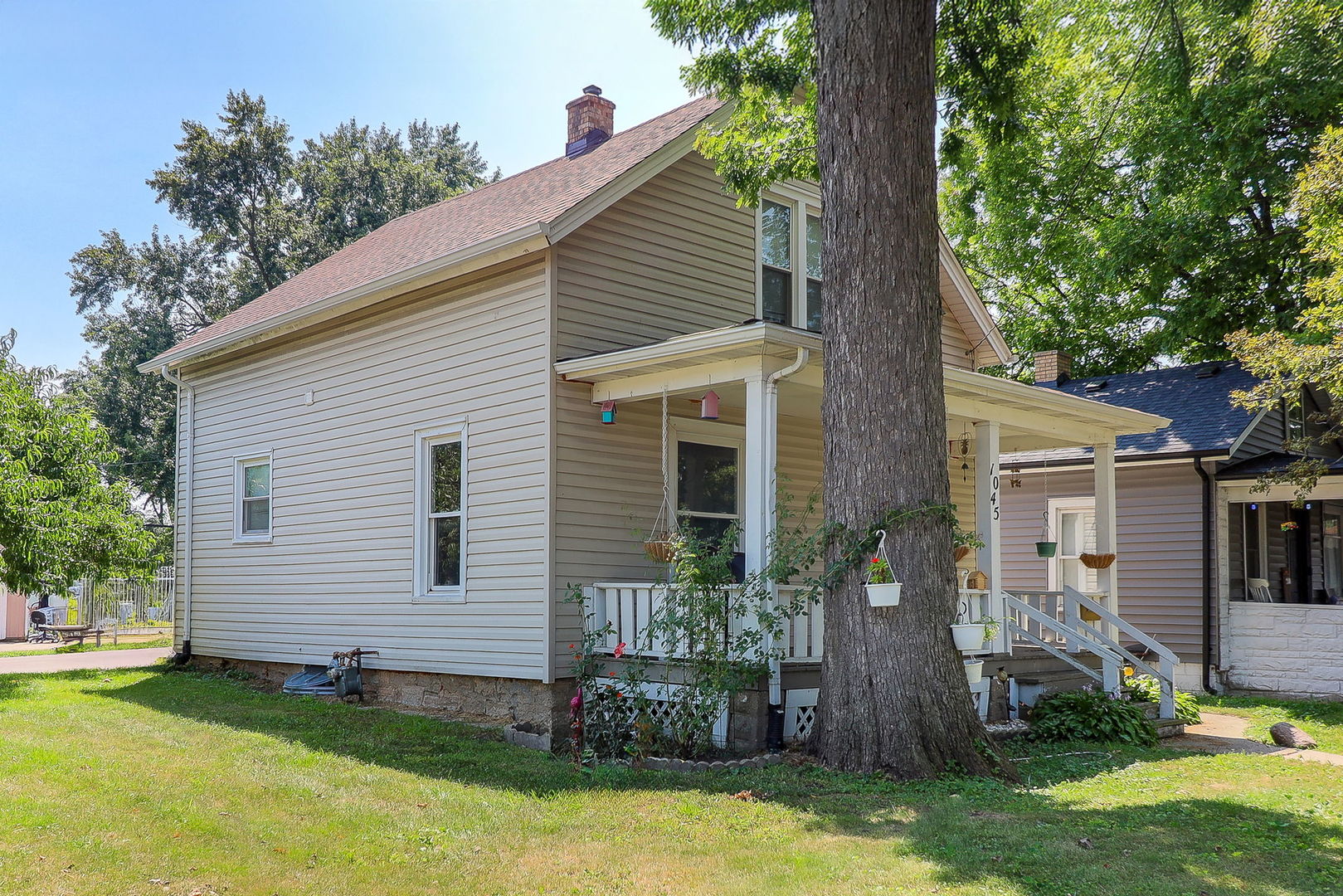 1045 Grand Boulevard