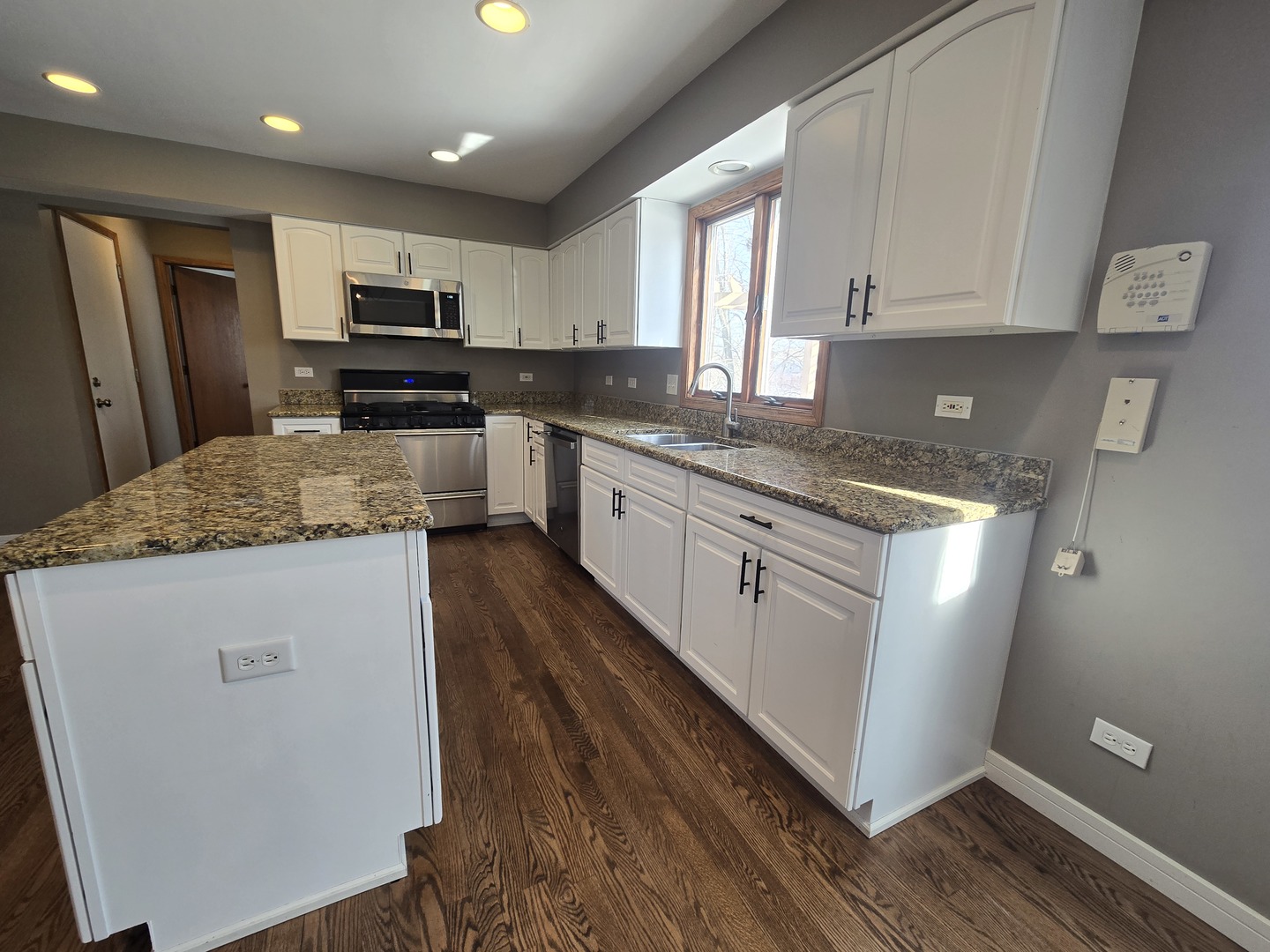 1565 OLD BARN Circle