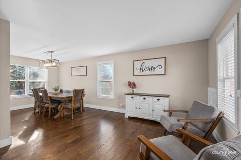 Tiny photo for 363 Cornwall Avenue, South Elgin, IL 60177 (MLS # 12542682)