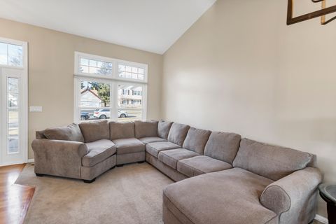 Tiny photo for 460 Hunters Way, Fox River Grove, IL 60021 (MLS # 12501835)