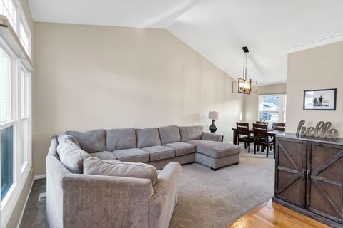 Tiny photo for 460 Hunters Way, Fox River Grove, IL 60021 (MLS # 12501835)