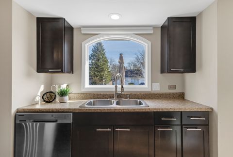 Tiny photo for 460 Hunters Way, Fox River Grove, IL 60021 (MLS # 12501835)