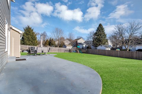 Tiny photo for 460 Hunters Way, Fox River Grove, IL 60021 (MLS # 12501835)