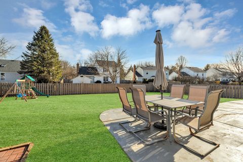 Tiny photo for 460 Hunters Way, Fox River Grove, IL 60021 (MLS # 12501835)