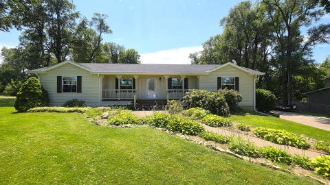 Photo of 1941 W 53rd Street, Davenport, IA 52806 (MLS # 12734486)