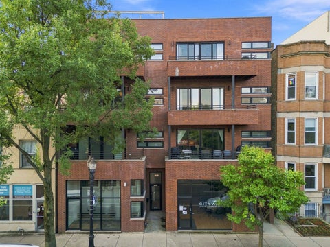 Photo of 1925 W Irving Park Road #3, Chicago, IL 60613 (MLS # 12736150)