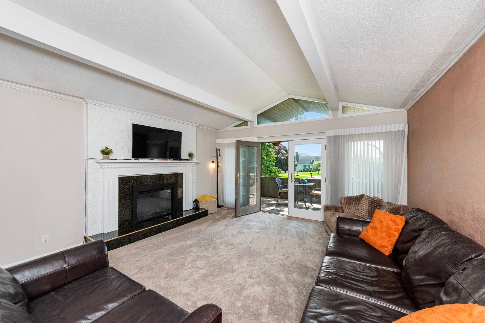 206 E Via Sistina Court
