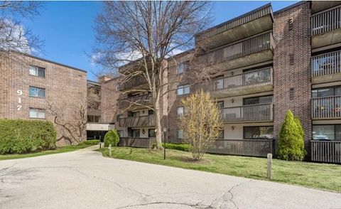 Photo of 917 Vose Drive #211, Gurnee, IL 60031 (MLS # 12503962) Photo of 917 Vose Drive #211, Gurnee, IL 60031 (MLS # 12503962)