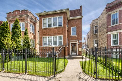4037 W Oakdale Avenue Chicago IL 60641