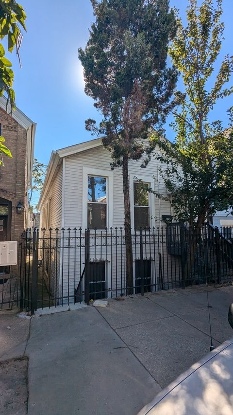 1629 W Beach Avenue 1F Chicago IL 60622