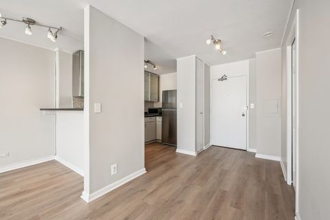 Tiny photo for 5455 N Sheridan Road #2807, Chicago, IL 60640 (MLS # 12567837)