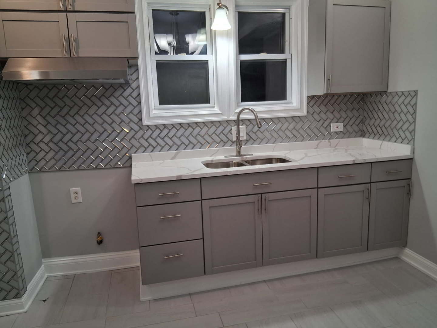 8716 S MARQUETTE Avenue