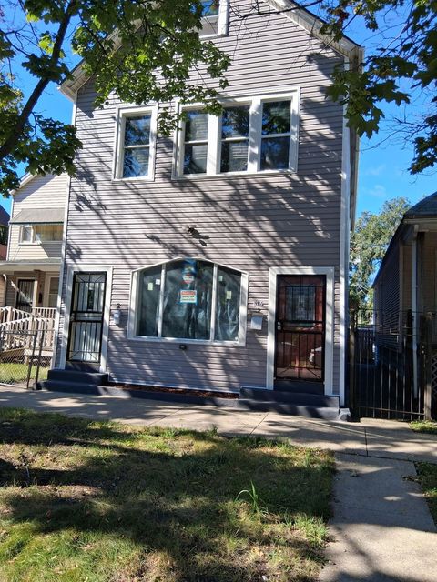 8716 S MARQUETTE Avenue Chicago IL 60617