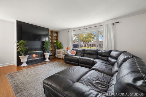 Tiny photo for 835 S Wisconsin Avenue, Villa Park, IL 60181 (MLS # 12500021)