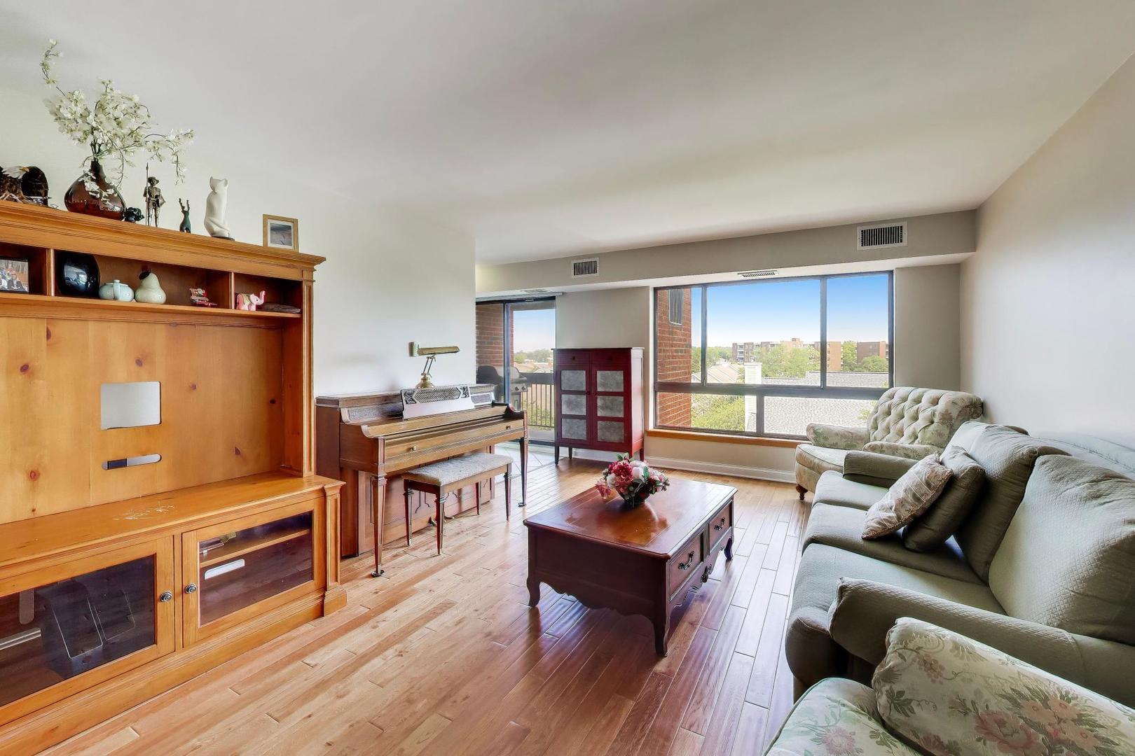 701 Forum Square 402