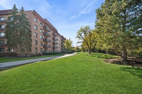 Tiny photo for 2000 CHESTNUT Avenue #103, Glenview, IL 60025 (MLS # 12475109)