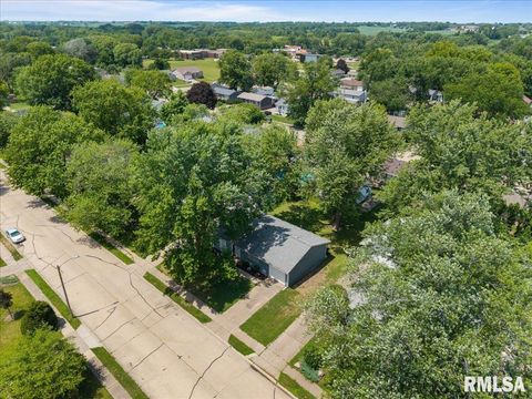 Tiny photo for 3518 W GARFIELD Street, Davenport, IA 52804 (MLS # 12571320)