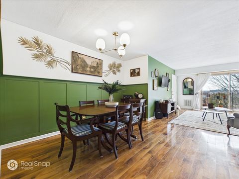 Tiny photo for 113 W Brandon Court #E31, Palatine, IL 60067 (MLS # 12627730)