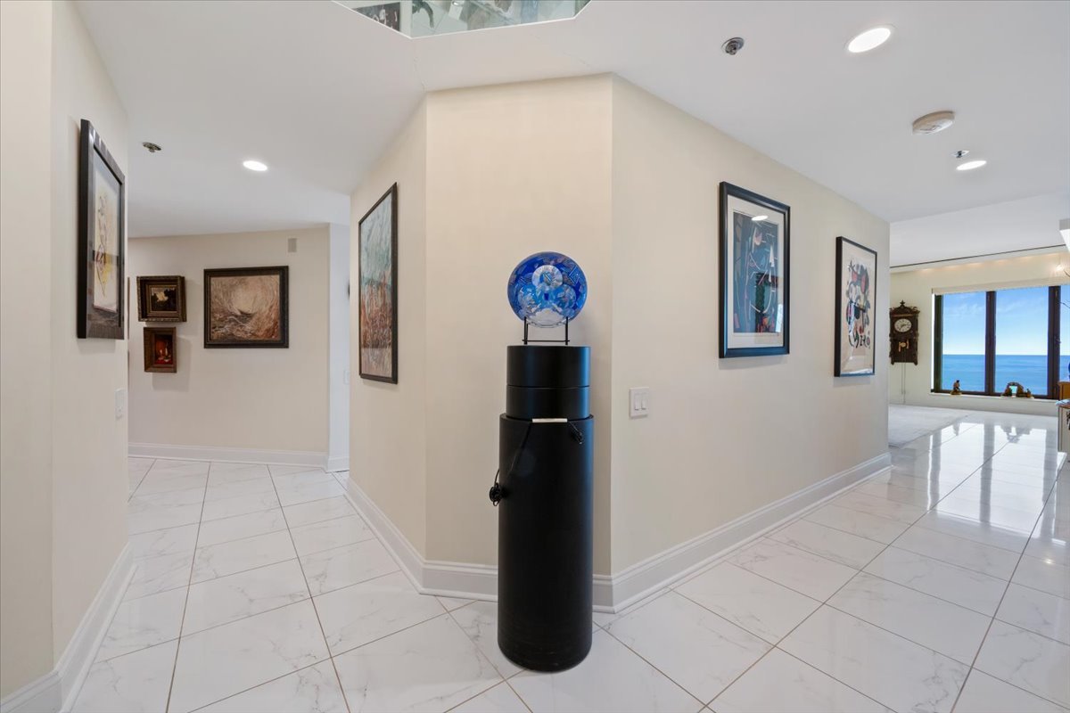 950 N Michigan Avenue 4303