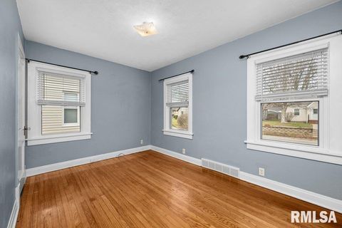 Tiny photo for 2918 11TH Avenue #B, Moline, IL 61265 (MLS # QC4269623)