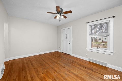 Tiny photo for 2918 11TH Avenue #B, Moline, IL 61265 (MLS # QC4269623)