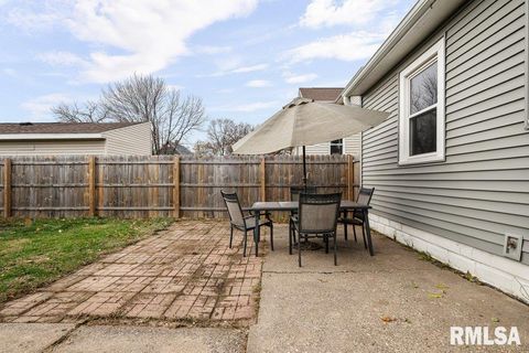 Tiny photo for 2918 11TH Avenue #B, Moline, IL 61265 (MLS # QC4269623)