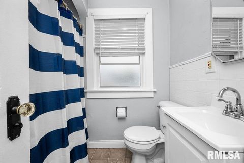 Tiny photo for 2918 11TH Avenue #B, Moline, IL 61265 (MLS # QC4269623)