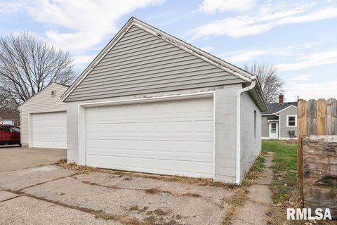 Tiny photo for 2918 11TH Avenue #B, Moline, IL 61265 (MLS # QC4269623)