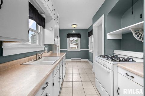 Tiny photo for 2918 11TH Avenue #B, Moline, IL 61265 (MLS # QC4269623)