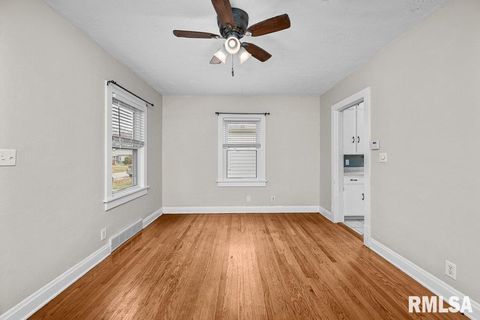 Tiny photo for 2918 11TH Avenue #B, Moline, IL 61265 (MLS # QC4269623)