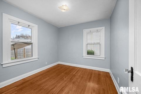 Tiny photo for 2918 11TH Avenue #B, Moline, IL 61265 (MLS # QC4269623)