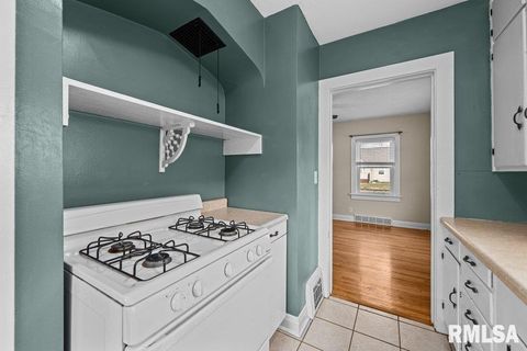 Tiny photo for 2918 11TH Avenue #B, Moline, IL 61265 (MLS # QC4269623)