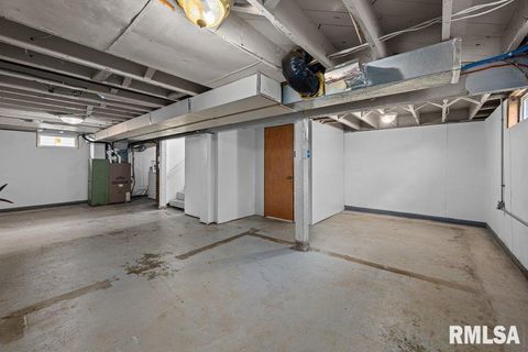 Tiny photo for 2918 11TH Avenue #B, Moline, IL 61265 (MLS # QC4269623)