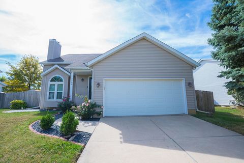 Photo of 1708 Royal Pointe Drive, Bloomington, IL 61704 (MLS # 12487918)