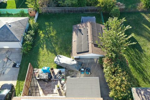 Tiny photo for 406 N Prospect Manor Avenue, Mount Prospect, IL 60056 (MLS # 12572866)