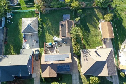 Tiny photo for 406 N Prospect Manor Avenue, Mount Prospect, IL 60056 (MLS # 12572866)