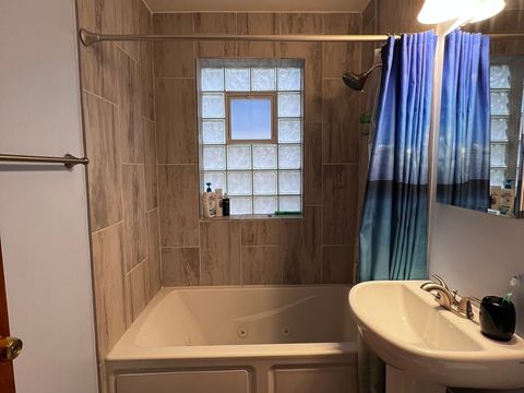 Tiny photo for 406 N Prospect Manor Avenue, Mount Prospect, IL 60056 (MLS # 12572866)