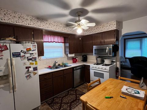 Tiny photo for 406 N Prospect Manor Avenue, Mount Prospect, IL 60056 (MLS # 12572866)