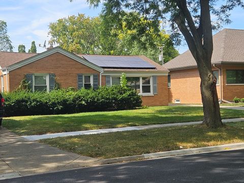 Tiny photo for 406 N Prospect Manor Avenue, Mount Prospect, IL 60056 (MLS # 12572866)