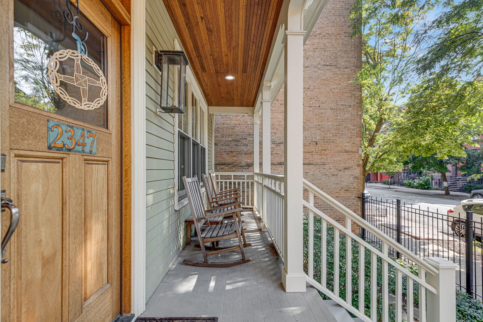 2347 N Geneva Terrace