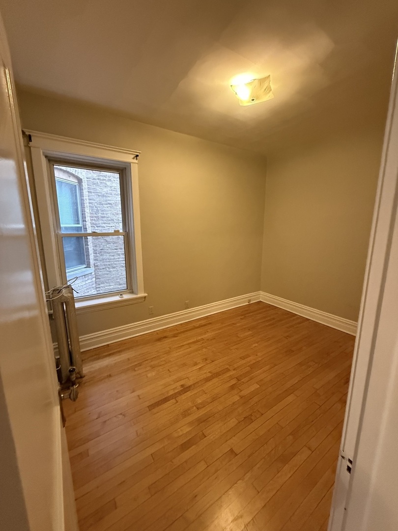 1325 W Cornelia Avenue