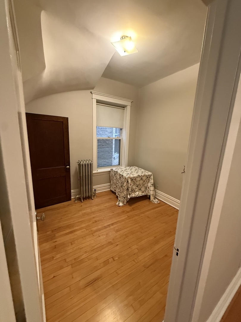 1325 W Cornelia Avenue