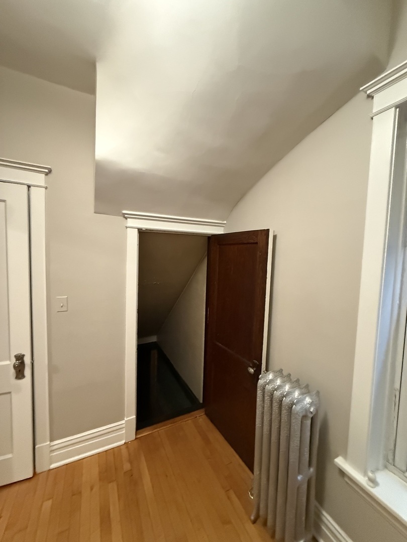 1325 W Cornelia Avenue