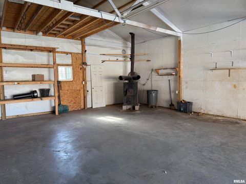 Tiny photo for 20001 Corinth Road, Pittsburg, IL 62974 (MLS # EB460384)