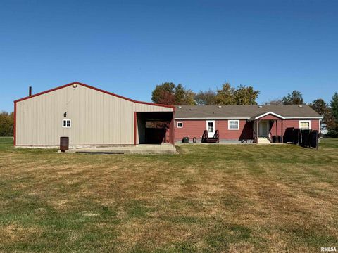 Tiny photo for 20001 Corinth Road, Pittsburg, IL 62974 (MLS # EB460384)