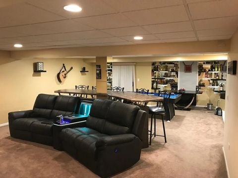 Tiny photo for 121 Chatsworth Circle, Schaumburg, IL 60194 (MLS # 12378775)