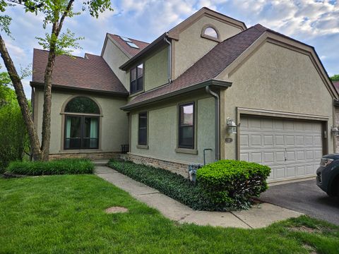 Photo of 121 Chatsworth Circle, Schaumburg, IL 60194 (MLS # 12378775)