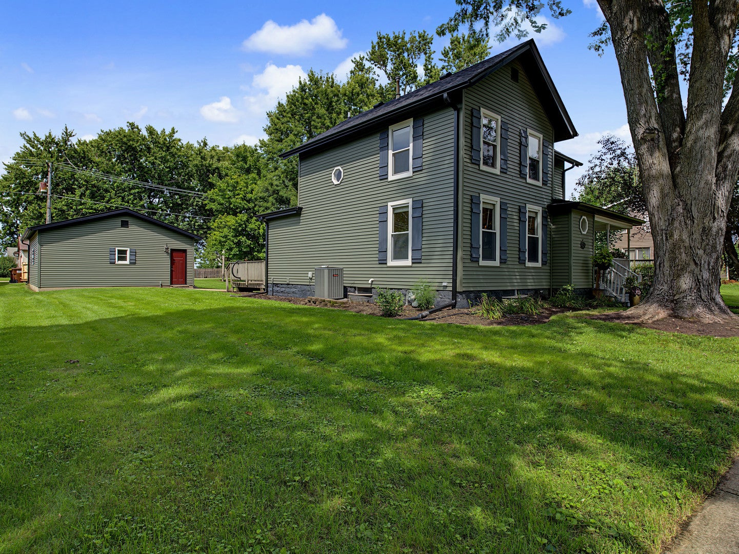 308 W Navaho Avenue