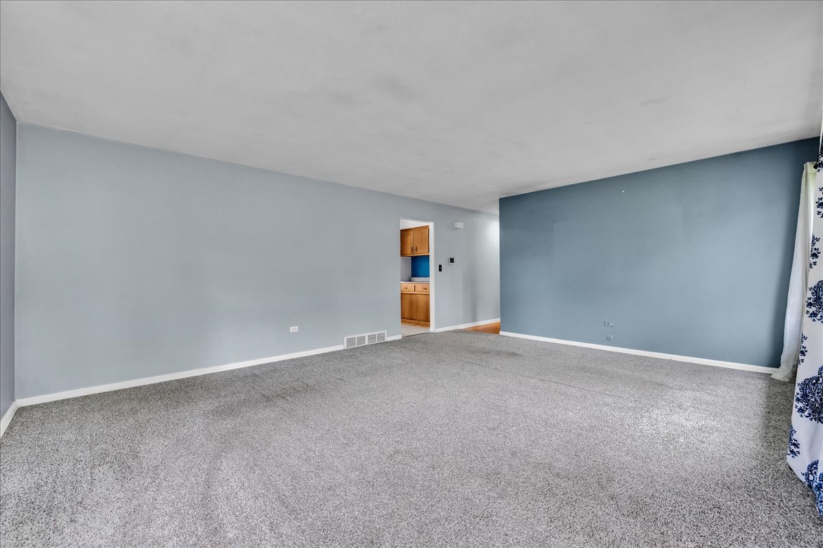 64 E Benton Street